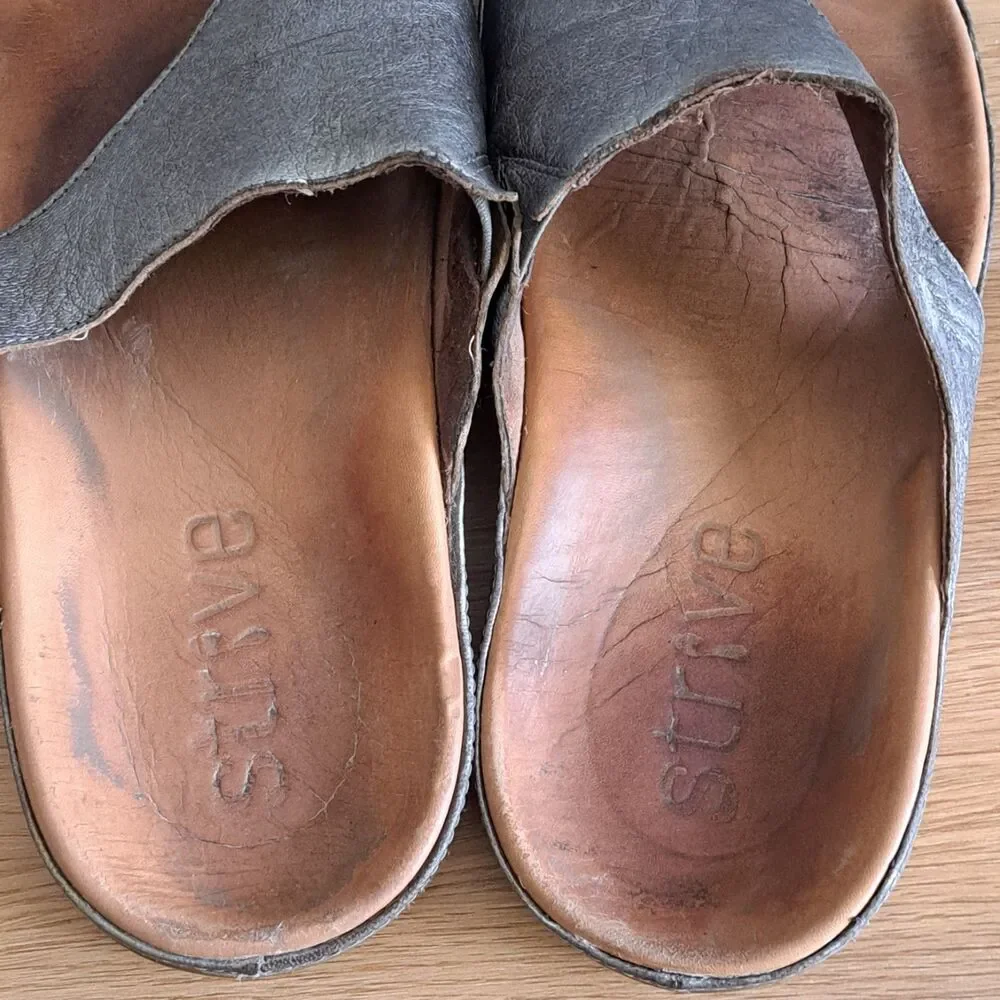 Strive Capri Women UK 7 US 9.5 10 Leather Toe Loop Slide Sandals Anthracite Gray